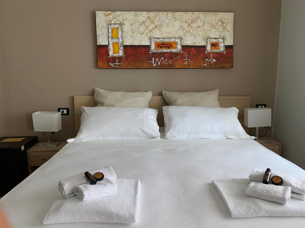 Domus Fieschi Rooms เจนัว ภายนอก รูปภาพ