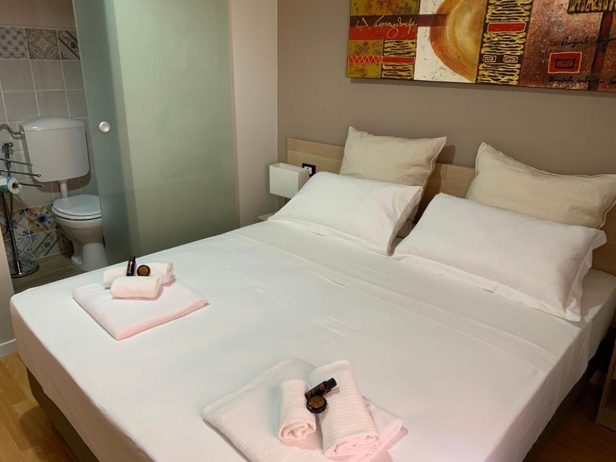 Domus Fieschi Rooms เจนัว ภายนอก รูปภาพ