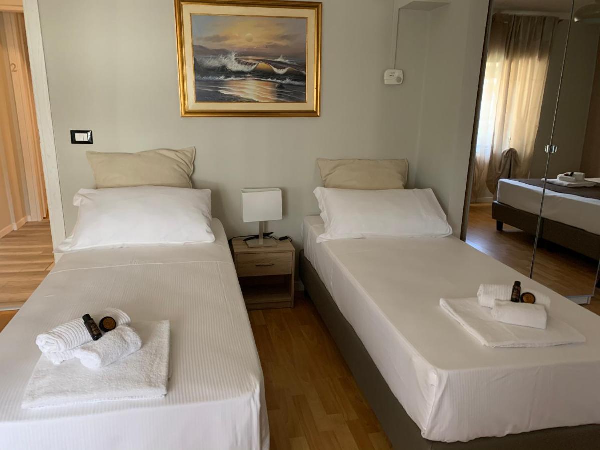 Domus Fieschi Rooms เจนัว ภายนอก รูปภาพ
