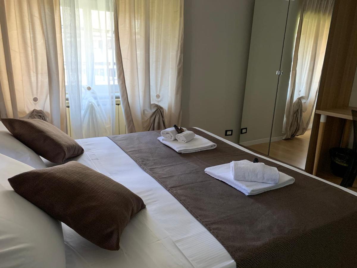 Domus Fieschi Rooms เจนัว ภายนอก รูปภาพ