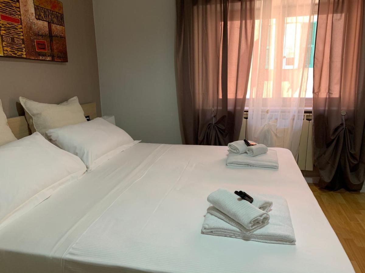 Domus Fieschi Rooms เจนัว ภายนอก รูปภาพ