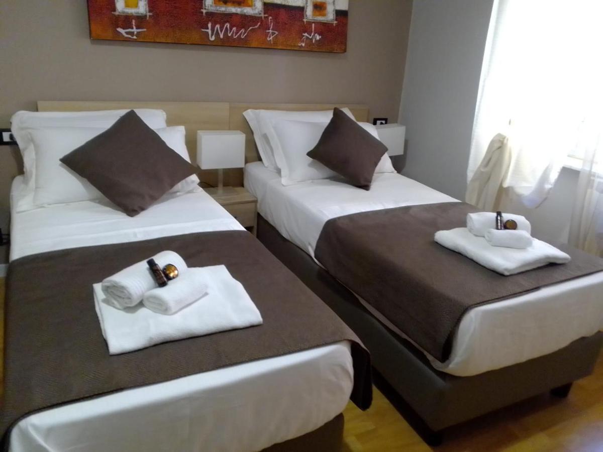Domus Fieschi Rooms เจนัว ภายนอก รูปภาพ
