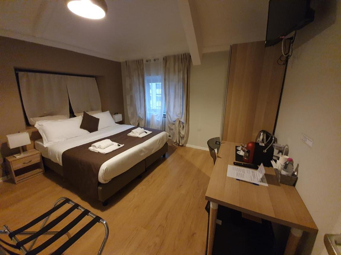 Domus Fieschi Rooms เจนัว ภายนอก รูปภาพ