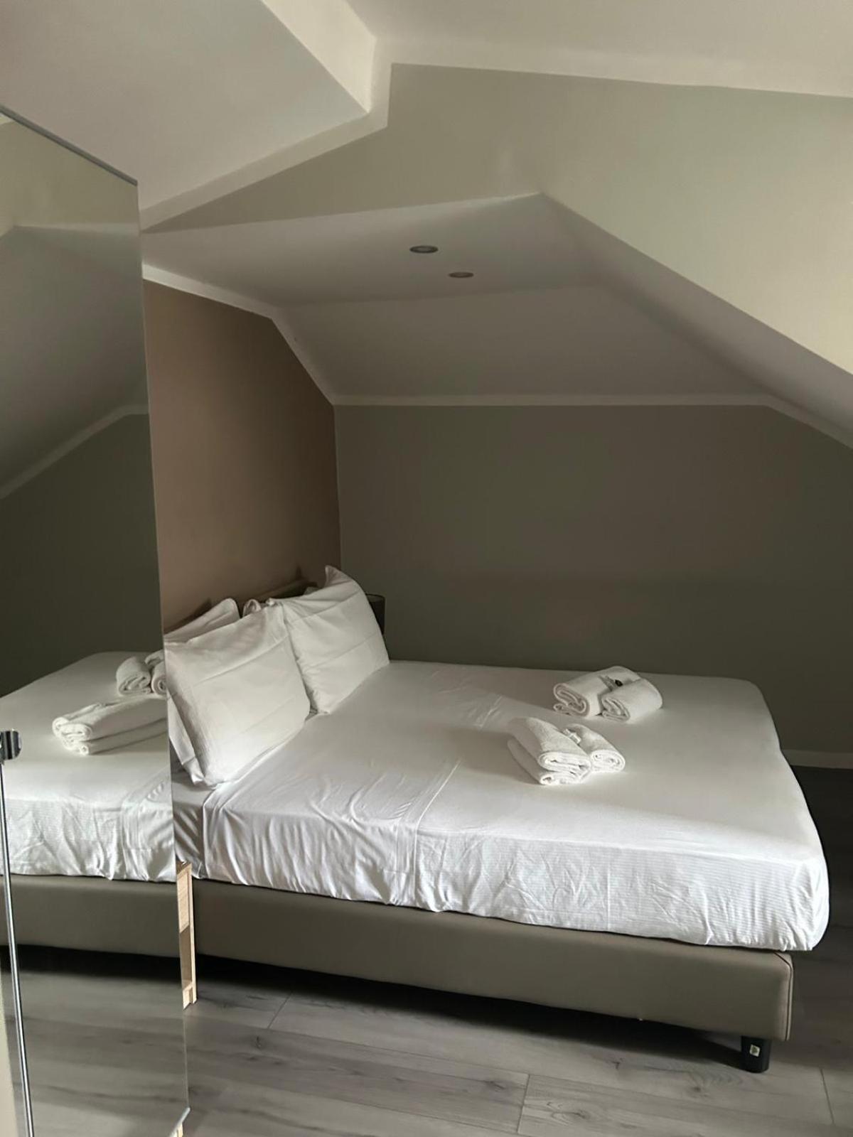 Domus Fieschi Rooms เจนัว ภายนอก รูปภาพ
